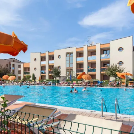 Вилла Modern Seaside Flat By The Pool Каорле